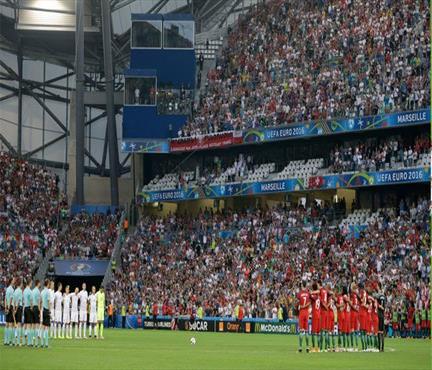 Euro 2016'da İstanbul için saygı duruşu!