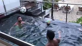 Messi tatilde de rahat durmuyor!