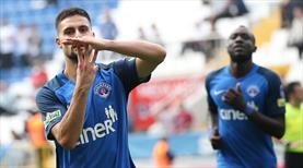 Tarkan'dan şık vuruş!