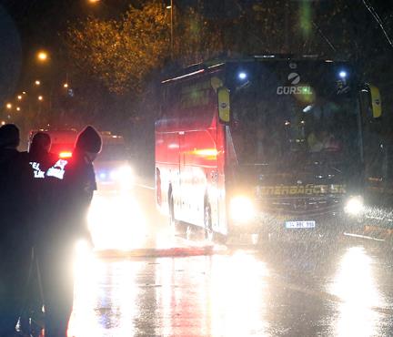 Fenerbahçe'ye protestolu karşılama