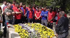 İlhan Cavcav mezarı başında anıldı