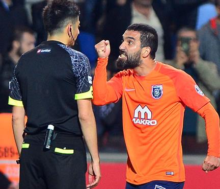 Arda kızardı, Medipol Başakşehir 9 kişi kaldı