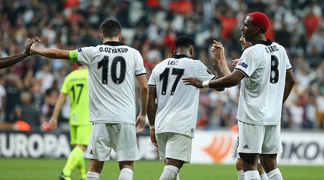 Vodafone Park'ta sahne Lens'in