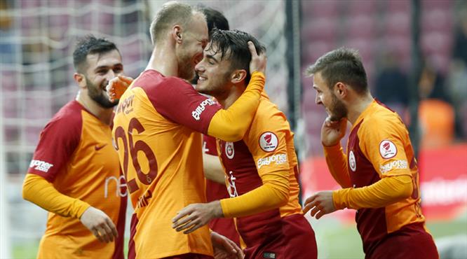 18'lik Aslan şov yaptı, Galatasaray güle oynaya turladı