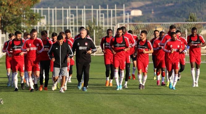Sivasspor antrenmanında 3 eksik