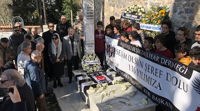 Beşiktaş Şeref Bey’i kabri başında andı