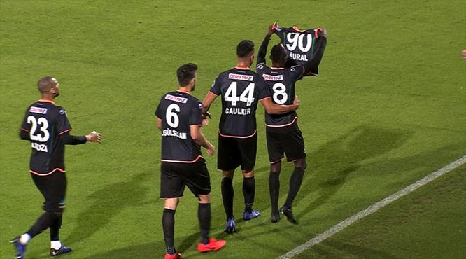 Cisse golünü attı, Sural'a armağan etti