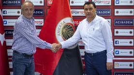 Mustafa Kaplan imzayı attı