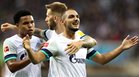 Ozan forma giydi, Schalke kazandı