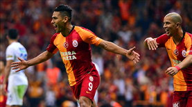 Galatasaray 100. galibiyet için sahada