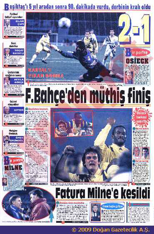 Uche’den unutulmaz son dakika golü” BJK 1-2 FB (11 Aralık 1993)
5 yıllık özleme son veren, çoğu Fenerliyi sokaklara döken son saniye golüyle kazanılan bir maç… Tıklım tıklım dolu İnönü stadında Sarı-Kanarya 5 sezondur yenemediği Kara Kartal karşısında. 1-1 devam eden maçta son saniyeler oynanırken sahneye çıkan Uche Beşiktaş ağlarını sarsıyor ve teknik direktörü Osieck onu kutlamak için orta sahaya kadar geliyordu. Uche’den unutulmaz son dakika golü” BJK 1-2 FB (11 Aralık 1993)
5 yıllık özleme son veren, çoğu Fenerliyi sokaklara döken son saniye golüyle kazanılan bir maç… Tıklım tıklım dolu İnönü stadında Sarı-Kanarya 5 sezondur yenemediği Kara Kartal karşısında. 1-1 devam eden maçta son saniyeler oynanırken sahneye çıkan Uche Beşiktaş ağlarını sarsıyor ve teknik direktörü Osieck onu kutlamak için orta sahaya kadar geliyordu.