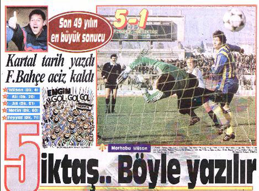 “Kadıköy’de tarihi fark” FB 1-5 BJK
Wilson perdeyi açtı, Oğuz kapattı, Metin-Ali-Feyyaz yırttı. 1990 yılında Kadıköy’de ezeli rakiplerin buluşmasında Beşiktaş Fenerbahçe’yi süpürüp maçı 5-1 kazanırken, derbi tarihinin en farklı galibiyetlerinden birine imza atıyordu. “Kadıköy’de tarihi fark” FB 1-5 BJK
Wilson perdeyi açtı, Oğuz kapattı, Metin-Ali-Feyyaz yırttı. 1990 yılında Kadıköy’de ezeli rakiplerin buluşmasında Beşiktaş Fenerbahçe’yi süpürüp maçı 5-1 kazanırken, derbi tarihinin en farklı galibiyetlerinden birine imza atıyordu.
