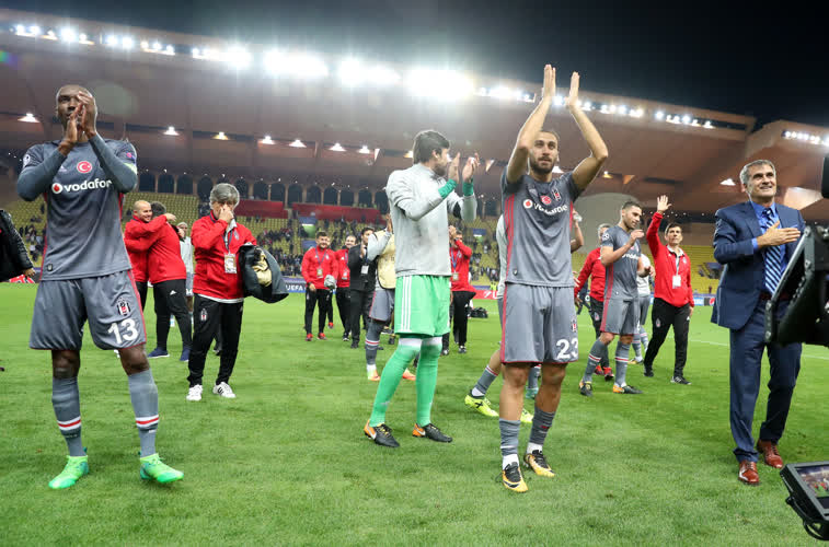 Beşiktaş 2017- 2018 sezonunda Devler Ligi'nde Monaco'yu deplasmanda 2-1 mağlup etti Beşiktaş 2017- 2018 sezonunda Devler Ligi'nde Monaco'yu deplasmanda 2-1 mağlup etti