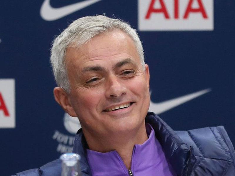 Londra ekibinin, geçtiğimiz yaz boyunca takip ettiği Bruno Fernandes, kulübüyle olan sözleşmesini 30 Haziran 2023'e kadar uzattı. Oyuncunun sertbest bırakma bedelinin 65 milyon sterlinden, 85 milyon sterline çıkması 25 yaşındaki yıldız orta sahanın Londra ekibine transfer olmasının yolunu kapattı. 