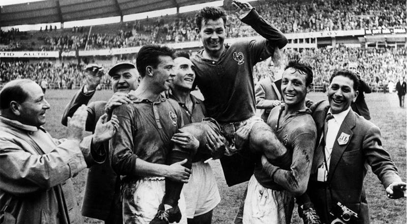 Just Fontaine | Fransa	 | 13 | Katıldığı kupalar: 1958
