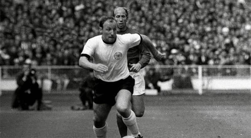 Uwe Seeler | Almanya | 9 | Katıldığı kupalar: 1958, 1962, 1966, 1970