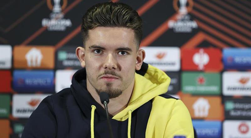 Habere göre, piyasa değeri 12 milyon Euro olan Ferdi Kadıoğlu'nu Napoli'de transfer etmek istiyor ve iki İtalyan devi bu transfer için rekabete girdi. 