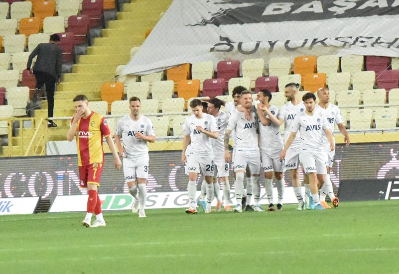 İrfan Can Kahveci, Eylül 2016'dan bu yana ilk kez Süper Lig'de sağ ayağıyla gol attı; daha önceki 15 golünü sol ayağıyla kaydetmişti.