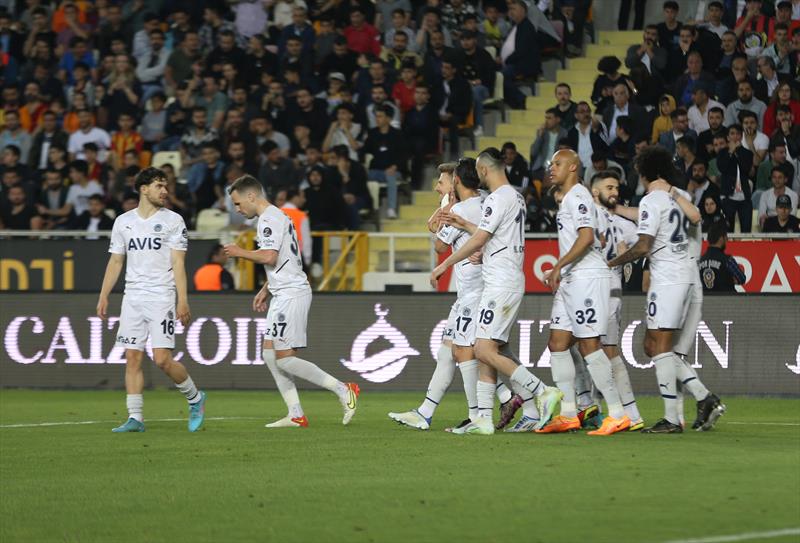 Son 10 Süper Lig maçını kaybeden ve kulüp tarihinin en uzun mağlubiyet serisini yaşayan Yeni Malatyaspor, bu dönemde kalesinde toplam 23 gol gördü ve yedi karşılaşmada gol sevinci yaşayamadı.
