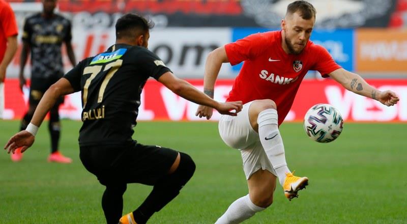 OPTA verilerine göre: Orta Saha - Alexandru Maxim | Gaziantep FK | Gol: 14 | Asist: 7 | Pas yüzdesi: %81,3 |  Şut pası: 90 | İsabetli şut: 22 
