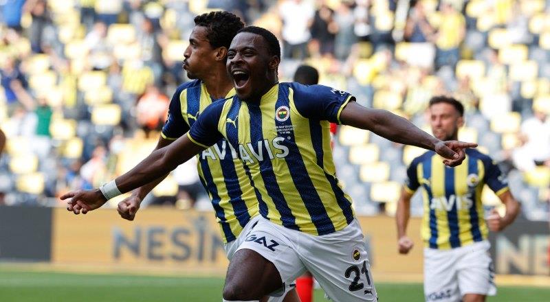 Sizin seçiminiz: Sağ Bek - Bright Osayi-Samuel | %45.4