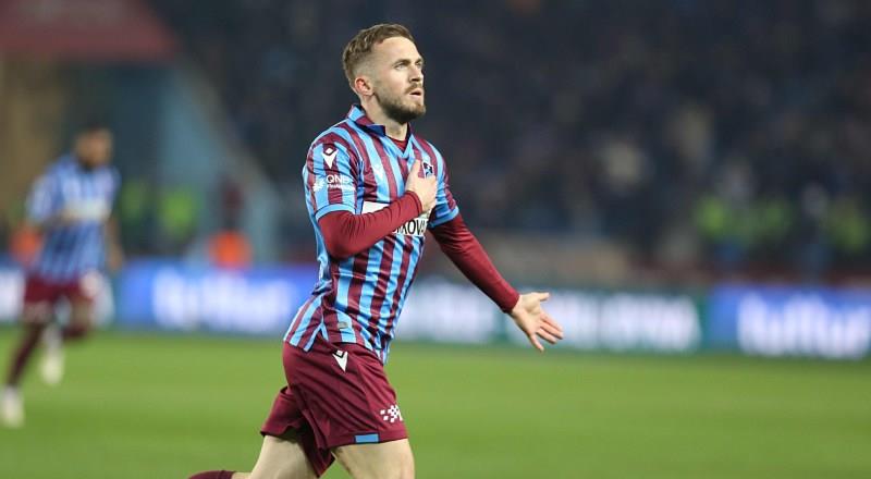 OPTA verilerine göre: Sağ Kanat - Edin Visca | Trabzonspor | Gol: 9 | Asist: 12 | Pas yüzdesi: 74,94 | Rakip ceza sahasında topla buluşma: 142 | Çalım: 44