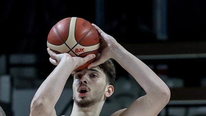 Beşiktaş'ın play-off oynamasında büyük katkısı olan Alperen Şengün, çeyrek finalde TOFAŞ ile eşleşti. Alperen bu eşleşmenin ilk maçında 33 dakika sahada kaldı, 22 sayı, 10 ribaund ve 8 asist ile oynadı. Bu mücadele, Alperen'in asist rekorunu kırdığı mücadele oldu. 