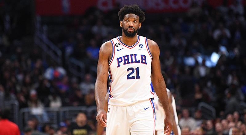 Embiid, 76ers tarihinde normal sezon MVP'si seçilen 5. basketbolcu olarak da kayıtlara geçti.