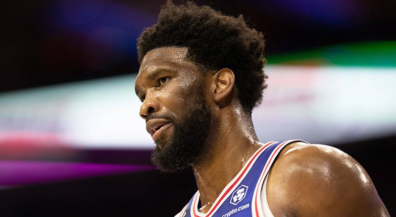 Joel Embiid, Hakeem Olajuwon'dan sonra normal sezonun en değerli oyuncusu seçilen ikinci Afrika doğumlu NBA oyuncusu oldu.