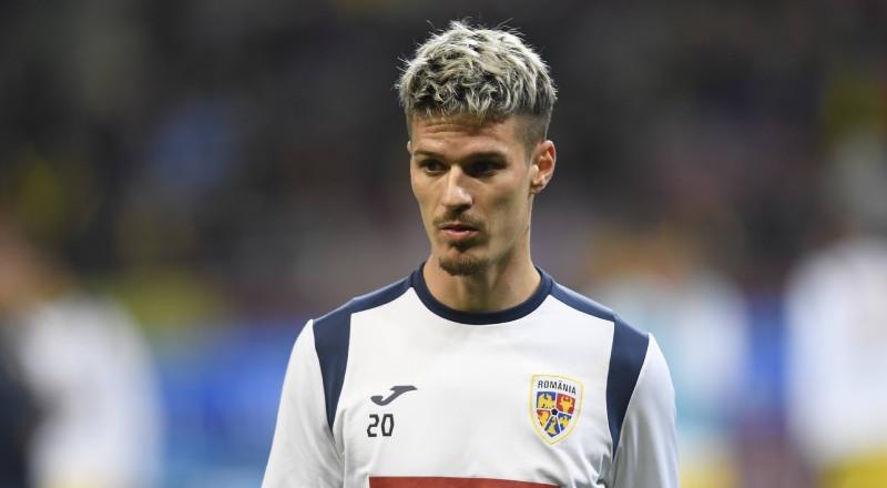 Fenerbahçe, Parma forması giyen 24 yaşındaki Rumen kanat oyuncusu Dennis Man ile görüşmelere başladı. Transferde İtalyan ekibi ile iyi ilişkilerin kullanılması planlanıyor. (Fanatik) Fenerbahçe, Parma forması giyen 24 yaşındaki Rumen kanat oyuncusu Dennis Man ile görüşmelere başladı. Transferde İtalyan ekibi ile iyi ilişkilerin kullanılması planlanıyor. (Fanatik)
