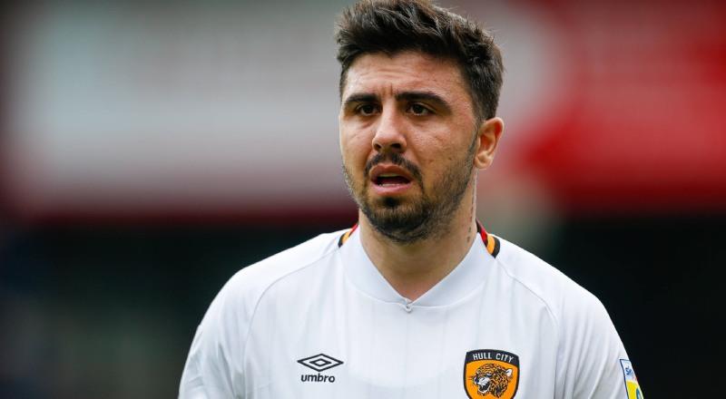 Beşiktaş, Championship ekibi Hull City'de forma giyen milli orta saha Ozan Tufan ile anlaşmaya vardı. Cüzi bir bonservis bedeline bu anlaşma resmiyet kazanacak. (Akşam) Beşiktaş, Championship ekibi Hull City'de forma giyen milli orta saha Ozan Tufan ile anlaşmaya vardı. Cüzi bir bonservis bedeline bu anlaşma resmiyet kazanacak. (Akşam)