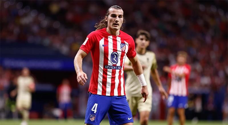 Transferin hızlı takımı Fenerbahçe'den bir bomba daha geldi. Ocak ayında önemli isimleri kadrosuna katan sarı-lacivertliler, son olarak Atletico Madrid'de forma giyen Çağlar Söyüncü'yü renklerine bağlamaya hazırlanıyor. İspanyol ekibinin Atletico Madrid’in inadını kıran Kanarya, transferi mutlu sonla bitiriyor. Transferi resmiyete dökmek için geri sayıma geçen Fenerbahçe yönetimi, A Milli yıldızı pazar günü İstanbul'a getirecek. (Fotomaç)