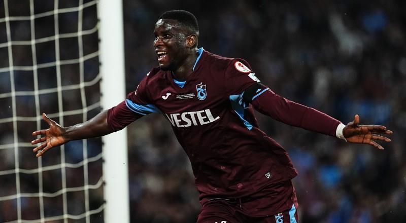 Vincent Aboubakar'ın yerine golcü arayışlarını sürdüren Beşiktaş, Trabzonspor'da kiralık olarak gösterdiği başarılı performansla dikkatleri üzerine çeken Paul Onuachu'yu radarına aldı. Oyuncunun bonservisini elinde bulunduran Southampton, kapıyı 15 milyon Euro'dan açtı ancak rakamın 12 milyon Euro'ya inebileceği belirtildi. (Sabah)
