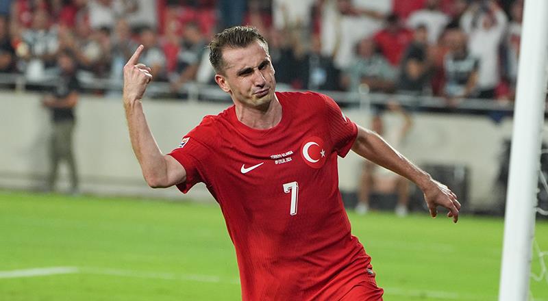 "Ağız sulandırdı" ifadesini kullanan Record gazetesi "Benfica'nın yeni transferi Kerem Aktürkoğlu'nun, Luz Stadı'na çıkmadan önce milli formasıyla büyük bir gösteri yaptığını" yazdı.