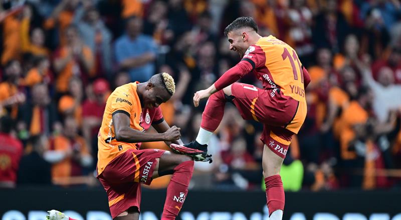 Bir Süper Lig sezonunun ilk 27 maçı itibarıyla bu sezonki Galatasaray'dan daha fazla galibiyet alan (22) ve puan toplayan (71) tek takım, geçen sezonki Galatasaray (23G & 72 puan).