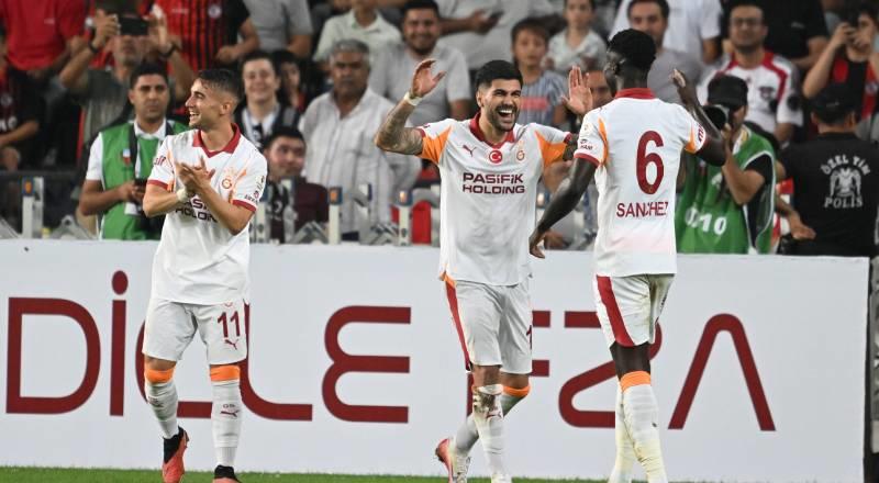 • Gaziantep FK'yı 3-0 mağlup eden Galatasaray, 1992/93'ten (3-0 vs Gençlerbirliği) bu yana Süper Lig'in açılış haftalarındaki en farklı deplasman galibiyetini aldı. • Gaziantep FK'yı 3-0 mağlup eden Galatasaray, 1992/93'ten (3-0 vs Gençlerbirliği) bu yana Süper Lig'in açılış haftalarındaki en farklı deplasman galibiyetini aldı.