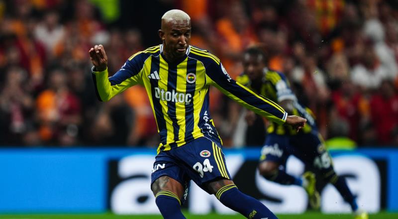 • Bu sezon Trendyol Süper Lig'de en fazla penaltı kaçıran oyuncu, Fenerbahçe forması giyen Talisca (8 penaltı, 5 gol). Sarı-lacivertliler, Brezilyalı oyuncunun penaltı kaçırdığı üç maçta da puan kaybetti (2B 1M).

