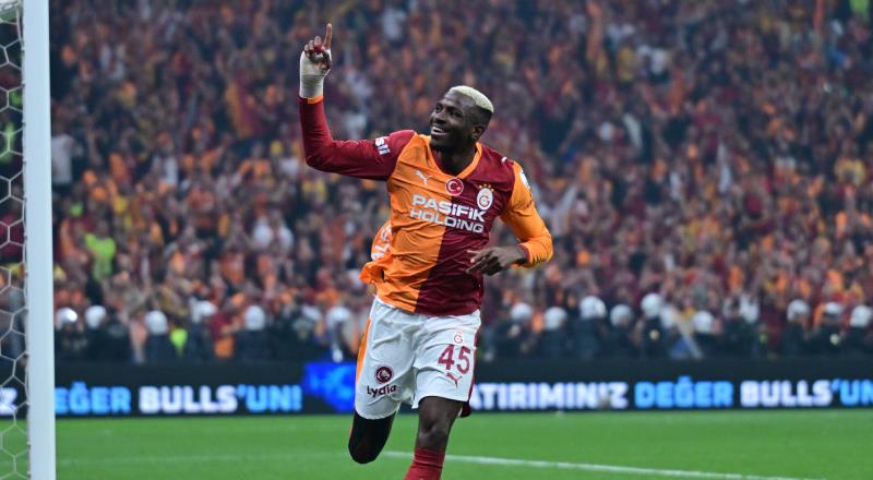 • Victor Osimhen, Trendyol Süper Lig tarihinde Henry Onyekuru'nun ardından Galatasaray formasıyla Fenerbahçe'ye gol atan ikinci Nijeryalı oyuncu oldu.
