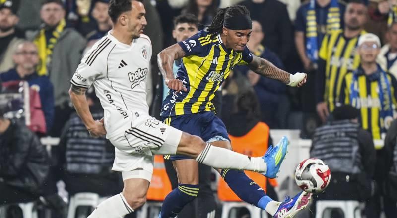 • Fenerbahçe, Süper Lig tarihinde ilk kez bir maça tamamı yabancı oyunculardan oluşan bir ilk 11 ile başladı.
