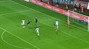 Jeneriklik gol direğe takıldı