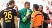 Muslera hakemlere ve Eto'o'ya patladı! 