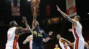 Anadolu Efes'in finaldeki rakibi Fenerbahçe (ÖZET)