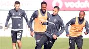 Vagner Love ve Larin forma bekliyor