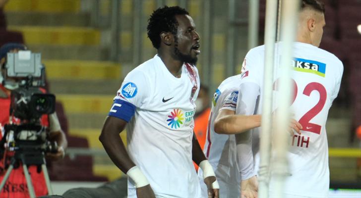 Mame Diouf gözünü krallığa dikti