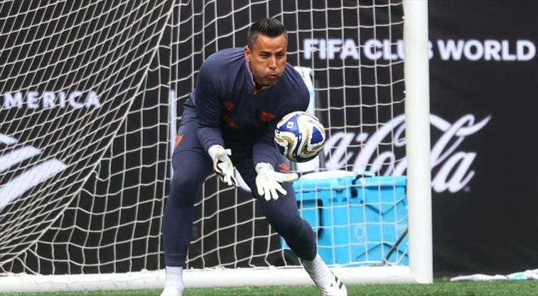 Fluminense, 45 yaşındaki kalecisi Fabio ile sözleşme uzattı