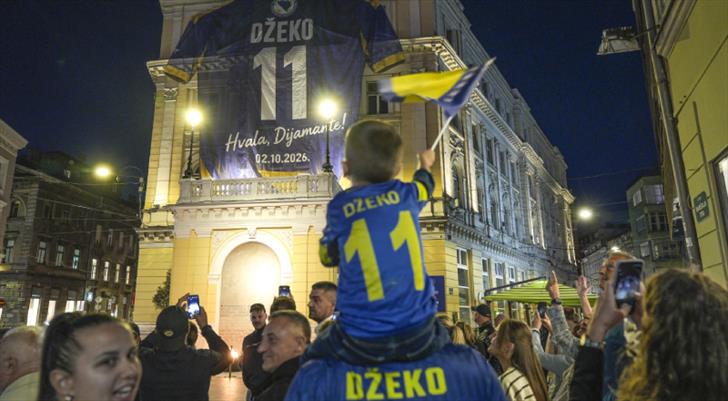 Bosna Hersek efsanesi Edin Dzeko, öğrencilere örnek oldu!
