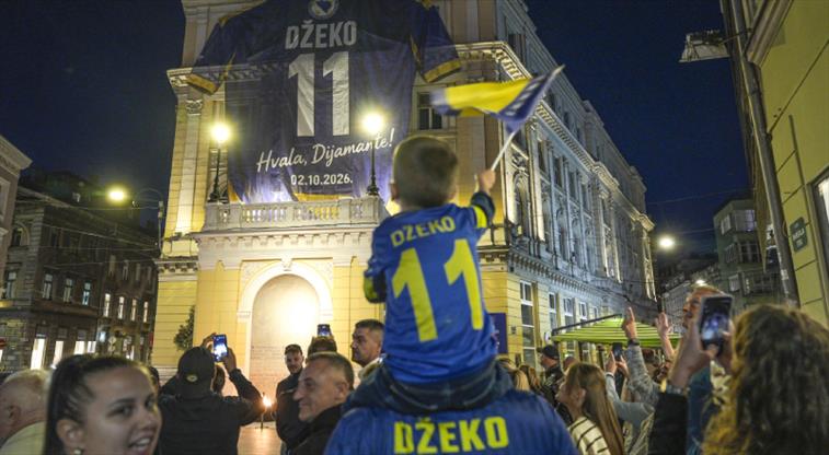 Bosna Hersek efsanesi Edin Dzeko, öğrencilere örnek oldu!