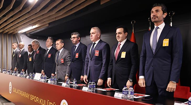 Galatasaray'da Dursun Özbek yönetimi ibra edildi