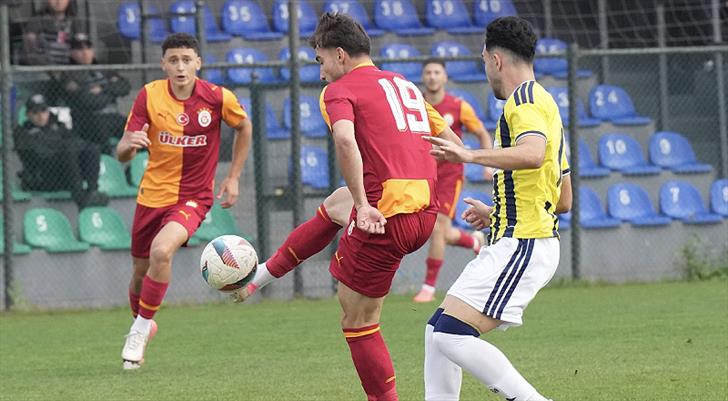 Günün ilk derbisinde kazanan Galatasaray oldu