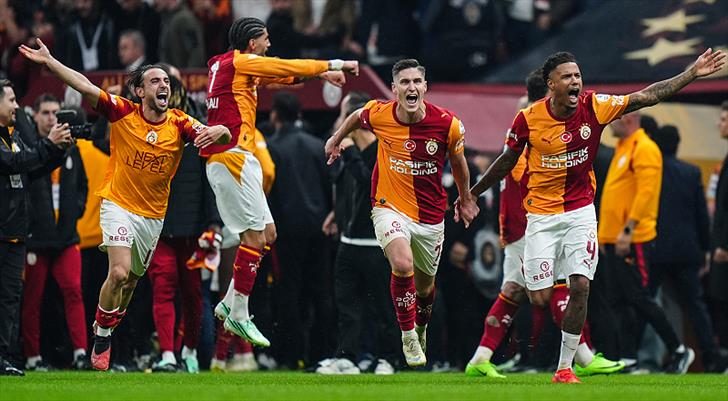 Derbiyi kazanan Galatasaray, Süper Lig tarihine geçti!
